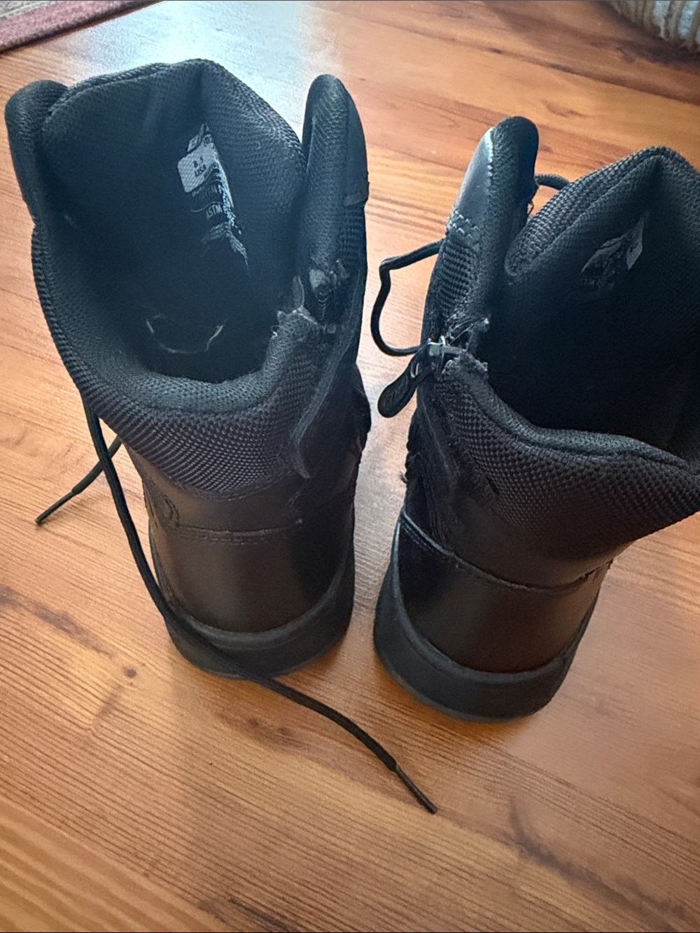 Black Tactical Boots - Durable Lace-Up Design - Picture 6 of 7